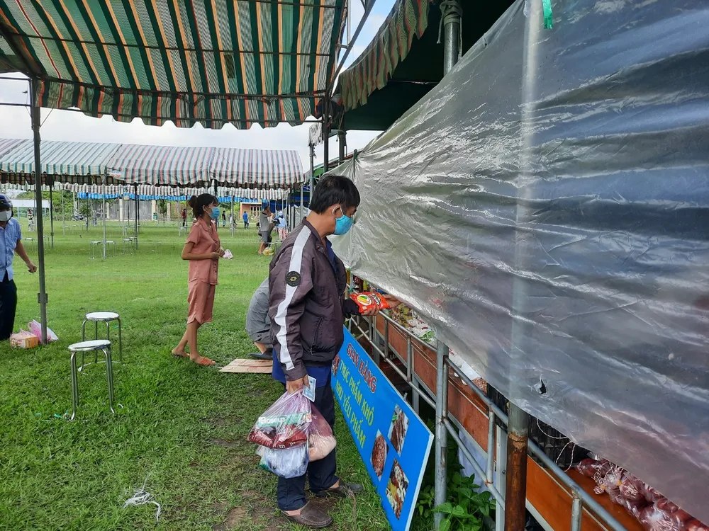 Người dân Củ Chi đi chợ "bình thường mới" ảnh 3