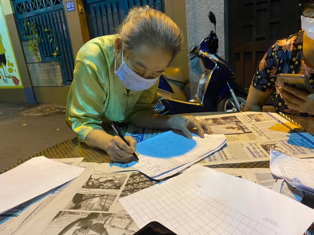 Đến 17 giờ ngày 15-10, gần 4,8 triệu người dân tại TPHCM đã nhận hỗ trợ đợt 3 ảnh 2