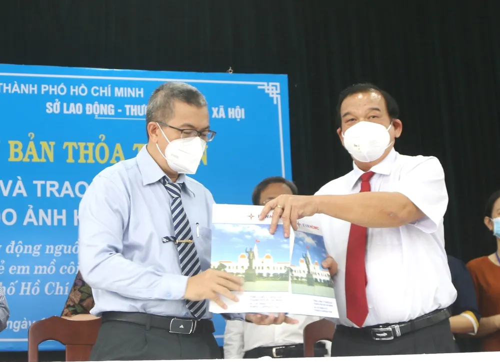 Tổng Công ty Điện lực TPHCM đỡ đầu 35 trẻ em mồ côi do Covid-19 đến năm 18 tuổi ảnh 2