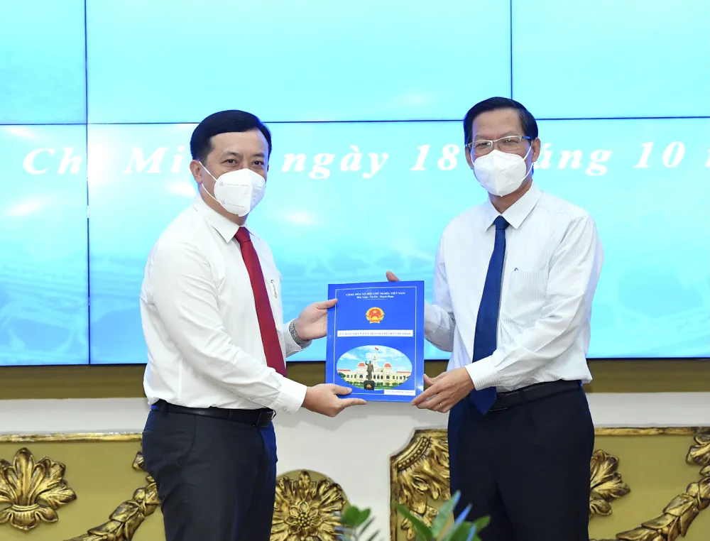 Đồng chí Đặng Quốc Toàn giữ chức vụ Chánh Văn phòng UBND TPHCM  ảnh 1