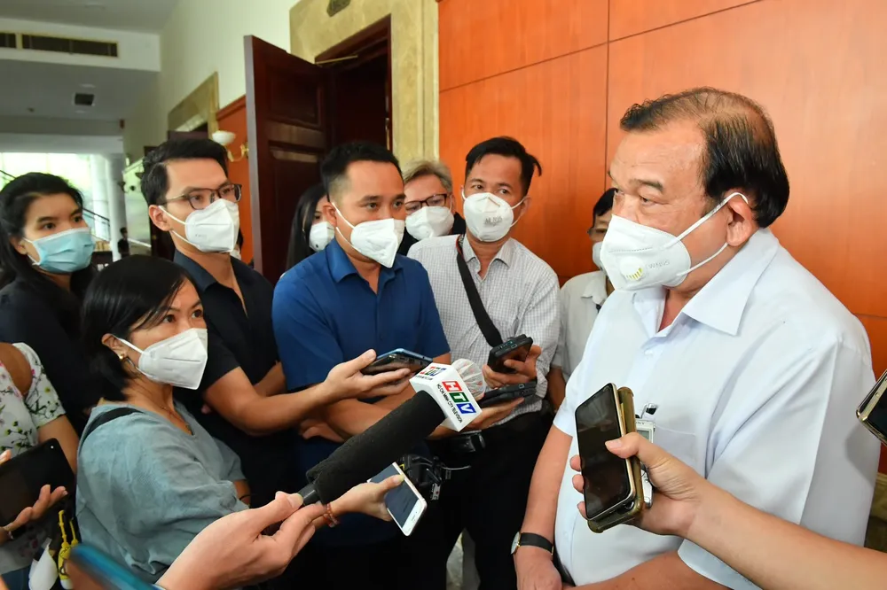 Giám đốc Sở LĐTB-XH TPHCM Lê Minh Tấn xin lỗi về diễn đạt "… chưa có ai thiếu ăn, thiếu mặc, khốn khổ" ảnh 1