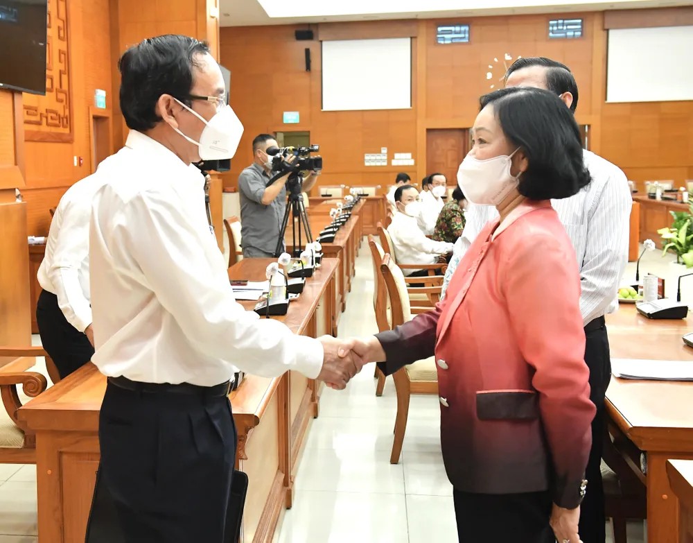 Đồng chí Trương Thị Mai làm việc với Ban Thường vụ Thành ủy TPHCM ảnh 2
