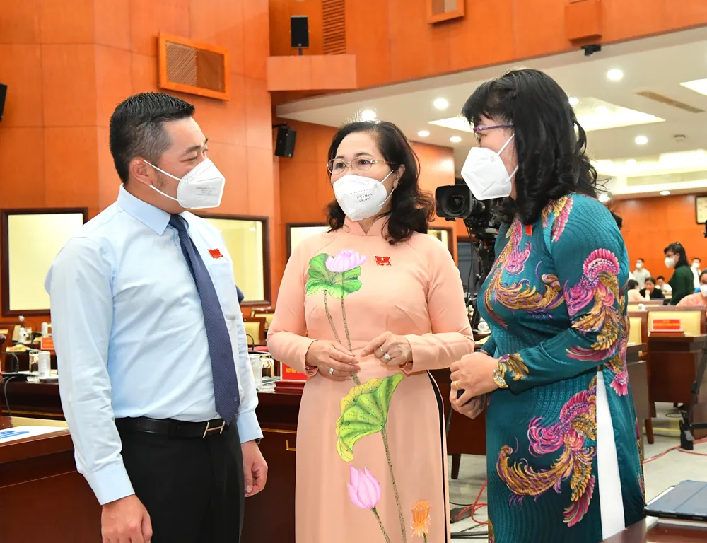 Chủ tịch HĐND TPHCM Nguyễn Thị Lệ: Đánh giá toàn diện và tìm ra hướng đi mới để phục hồi, phát triển TPHCM ảnh 3