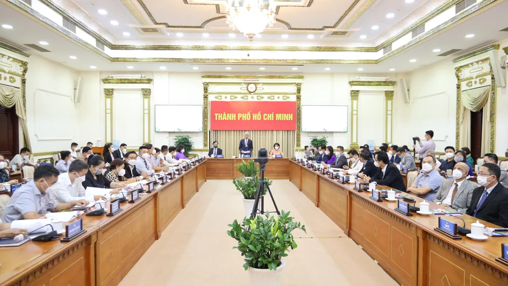 Kiều bào đề nghị TPHCM “khai tử” chi phí không chính thức trong đầu tư, hành chính ảnh 1