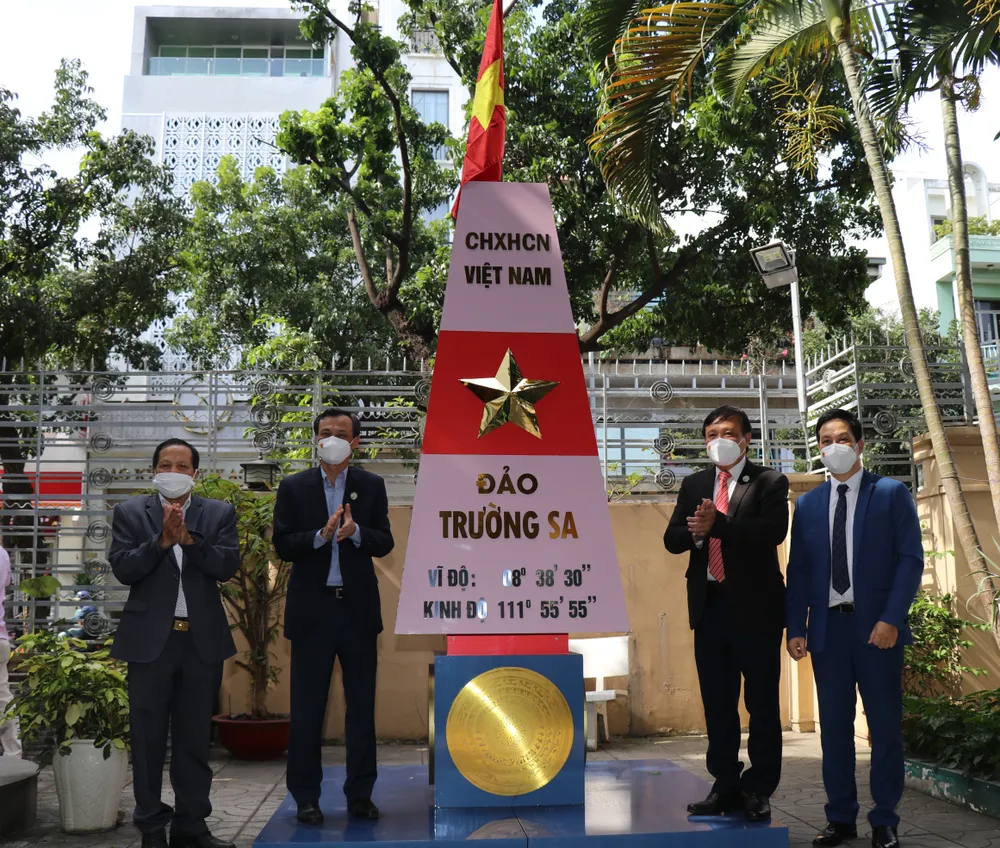 Khánh thành mô hình cột mốc chủ quyền biển đảo tại TPHCM  ​ ảnh 1