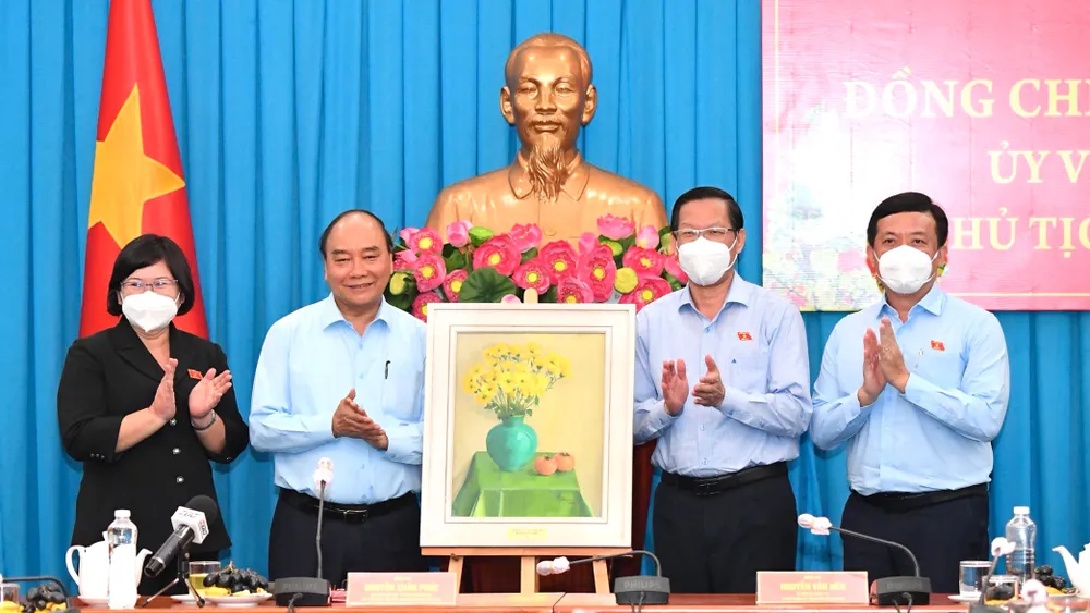 Chủ tịch nước Nguyễn Xuân Phúc yêu cầu đại biểu Quốc hội lên tiếng mạnh mẽ các hành vi “thiếu tính người” đối với trẻ em ảnh 2