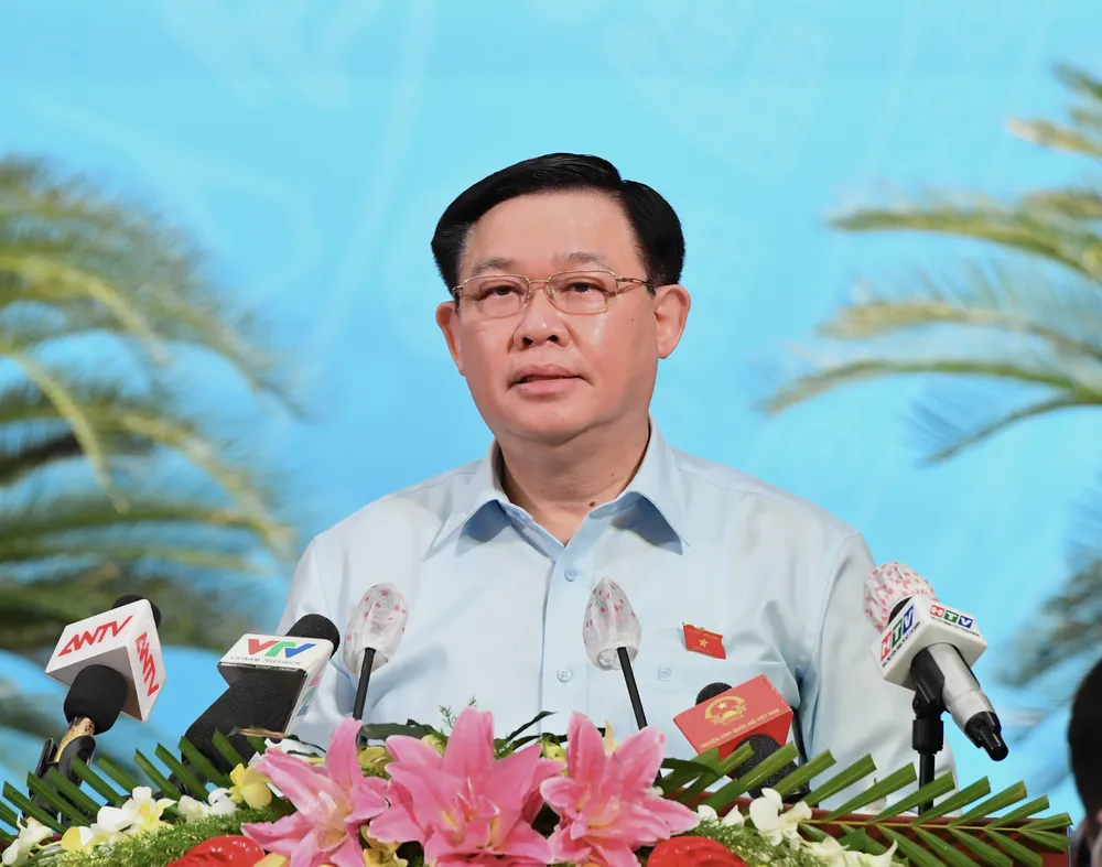 Chủ tịch Quốc hội Vương Đình Huệ chúc tết người nghèo và lực lượng tuyến đầu tại TPHCM ảnh 1