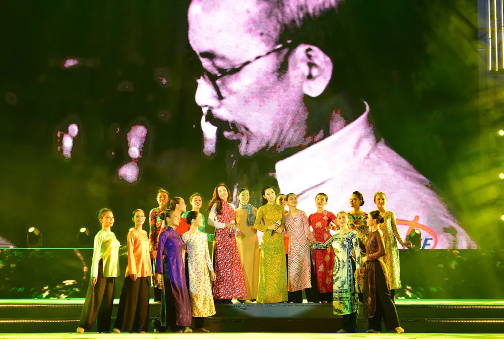 Đảng là niềm tin tất thắng - Chương trình nghệ thuật đặc biệt tại TPHCM mừng 92 năm Ngày thành lập Đảng ảnh 2