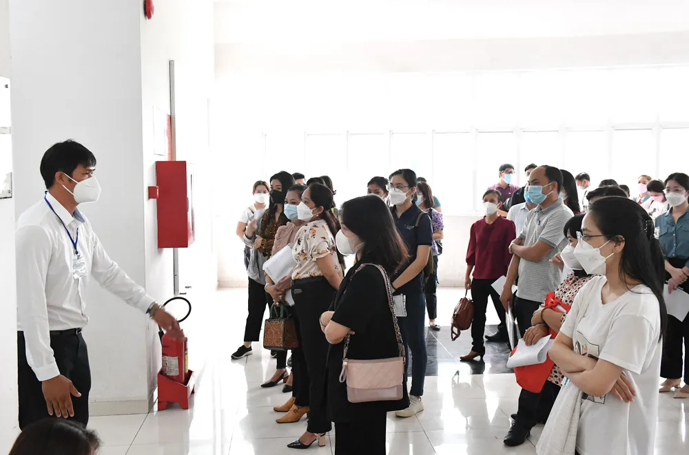 TPHCM bắt đầu thi tuyển 1.004 công chức ảnh 1