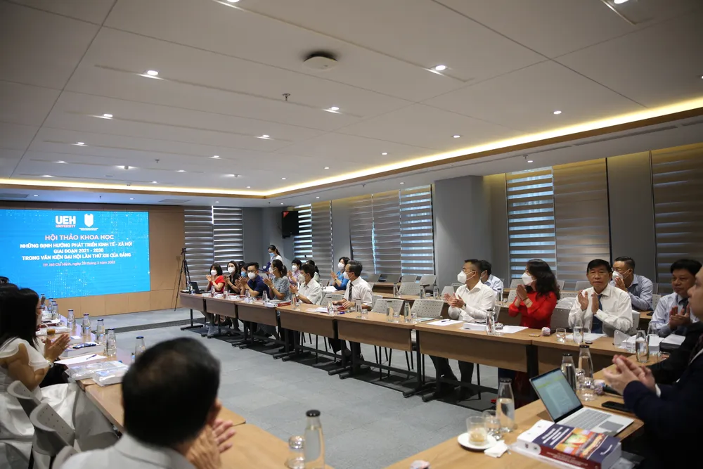 Chuyên gia bàn thảo về định hướng phát triển trong Văn kiện Đại hội XIII của Đảng ảnh 1