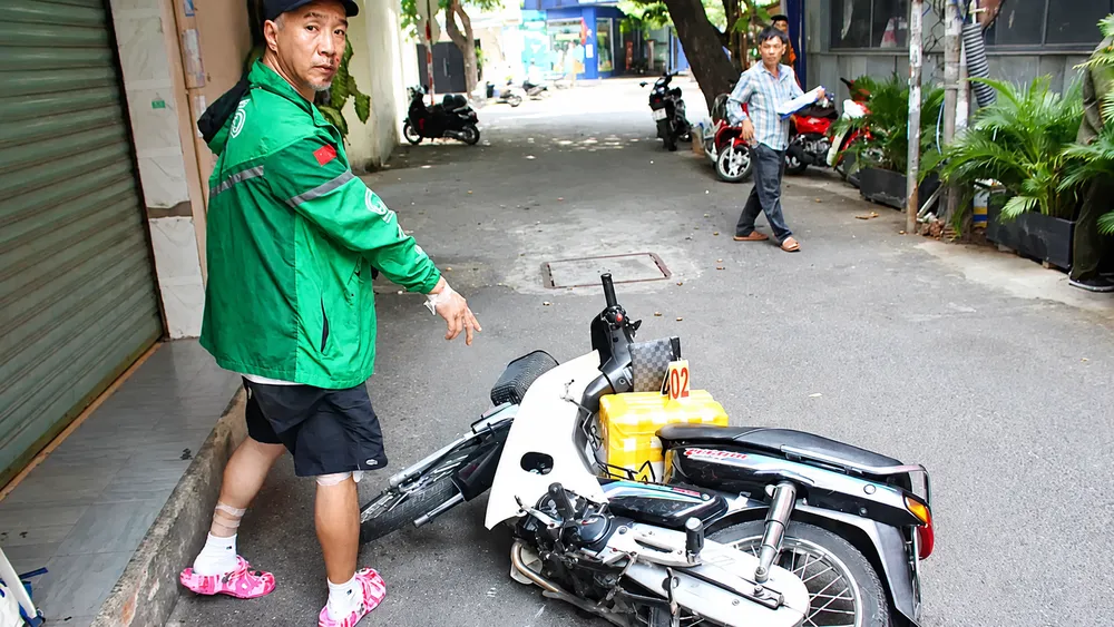 cong-an-tphcm-khoi-to-bat-tam-giam-hoang-bac-si-tai-pham-cuop-giat-1.png