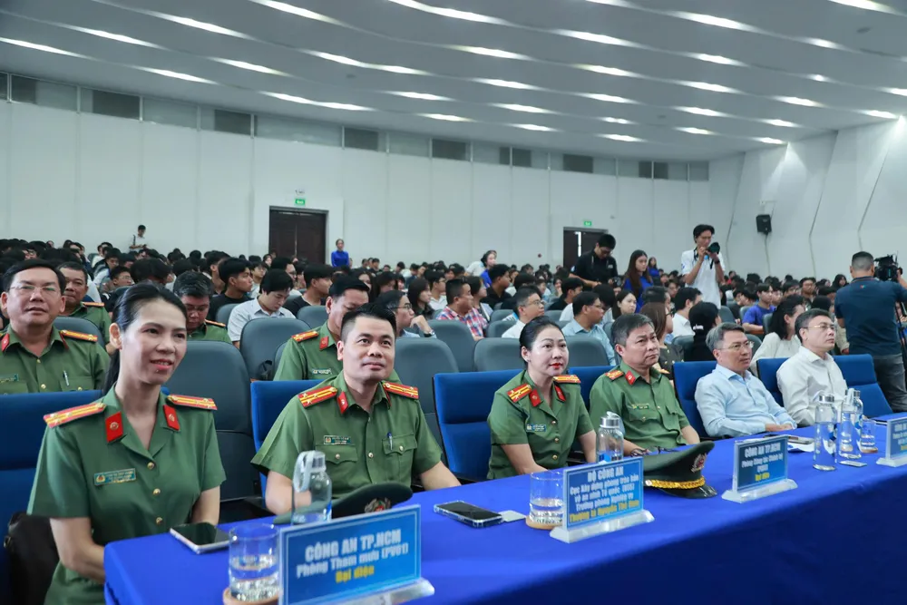 truong-dai-hoc-bach-khoa-tphcm-ngay-hoi-toan-dan-bao-ve-an-ninh-to-quoc-2026-00.jpg