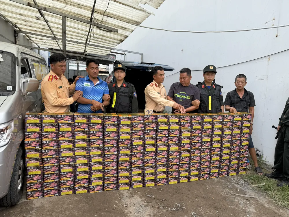 bat-mua-ban-tang-tru-phao-lau-0.jpg