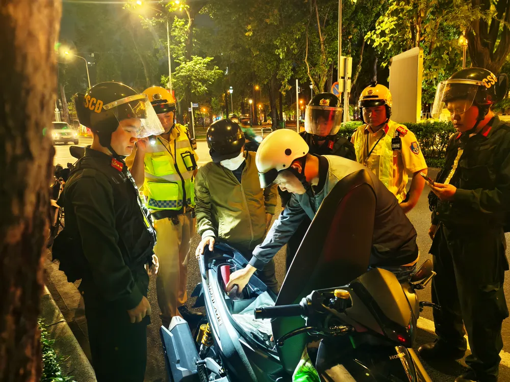 to-tuan-tra-363-cong-an-tphcm-giu-binh-yen-cho-tphcm-06.jpg