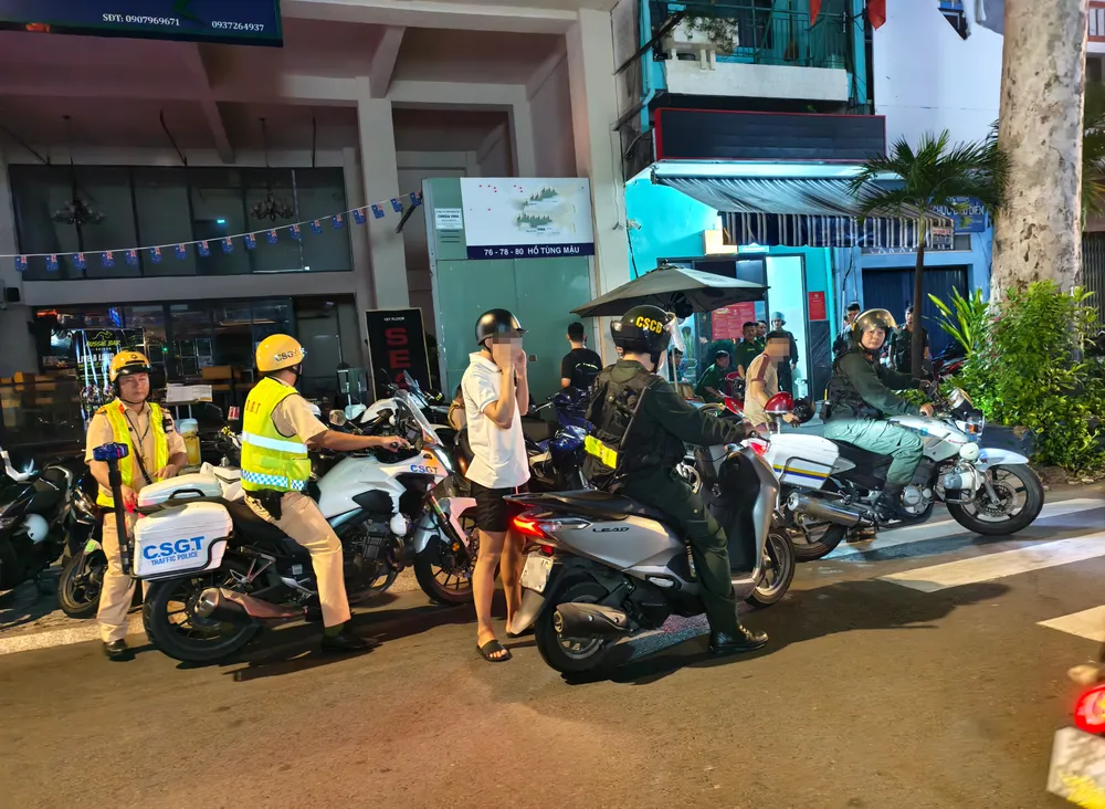 to-tuan-tra-363-cong-an-tphcm-giu-binh-yen-cho-tphcm-09.jpg