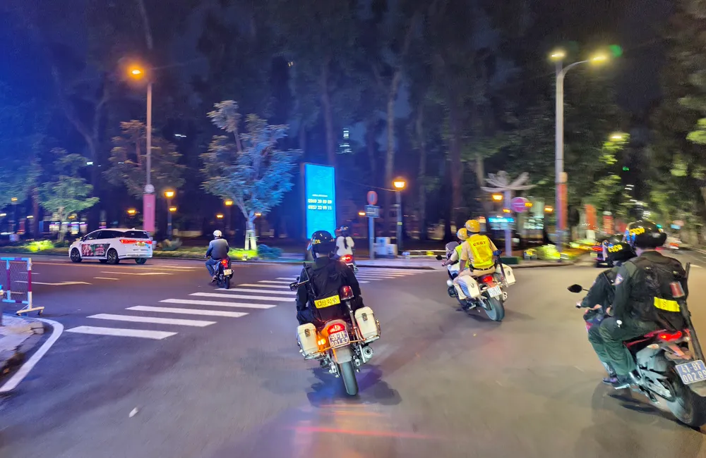 to-tuan-tra-363-cong-an-tphcm-giu-binh-yen-cho-tphcm-17.jpg