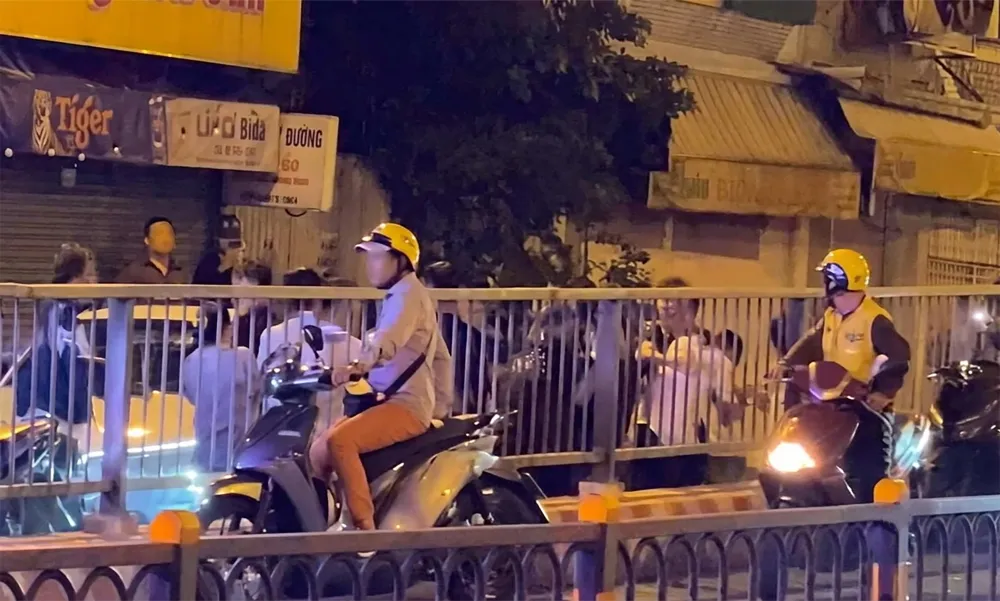 o-to-tong-lien-hoan-truoc-quan-nhau-cau-chu-y-1.jpg