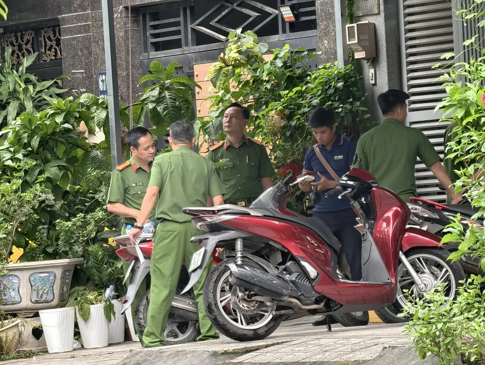 cong-an-kham-xet-kiem-tra-cong-ty-quan-trac-moi-truong-o-tphcm (1).jpg
