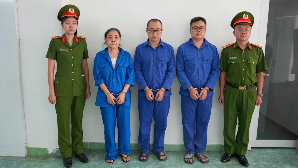 bat-nhom-doi-tuong-in-sach-lau.png