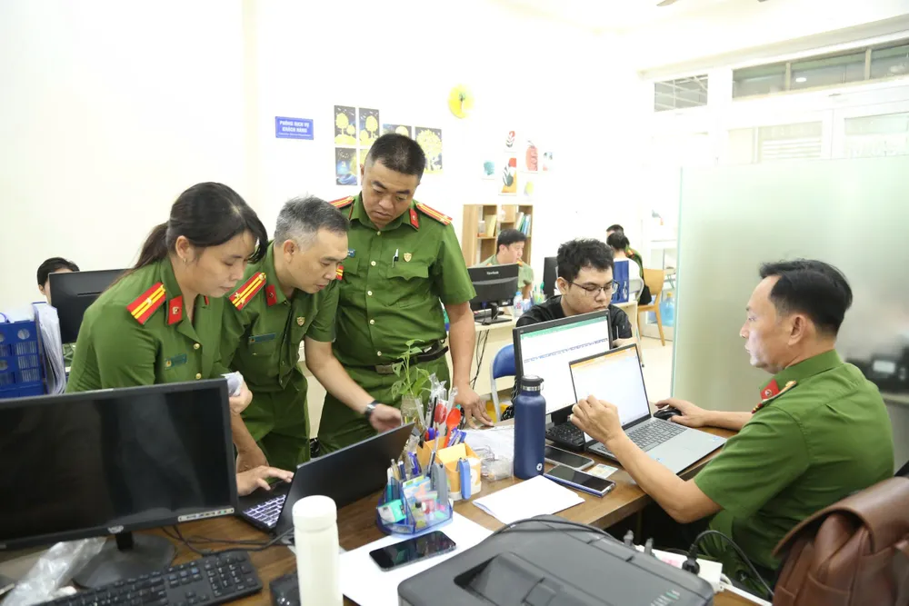 khoi-to-5-vu-an-bat-21-nguoi-lam-gia-ket-qua-quan-trac-moi-truong (3).jpg