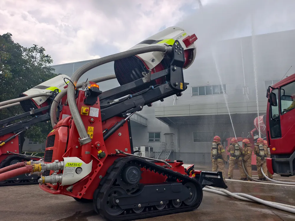 can-canh-2-robot-chua-chay-hien-dai-nhat-viet-nam-dien-tap (8).jpg