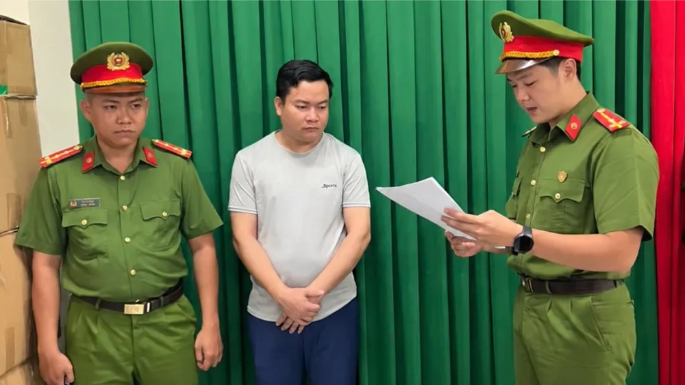 giam-doc-cong-ty-cung-7-nguoi-bi-bat-vi-lua-ban-dat-gia-re-0.png