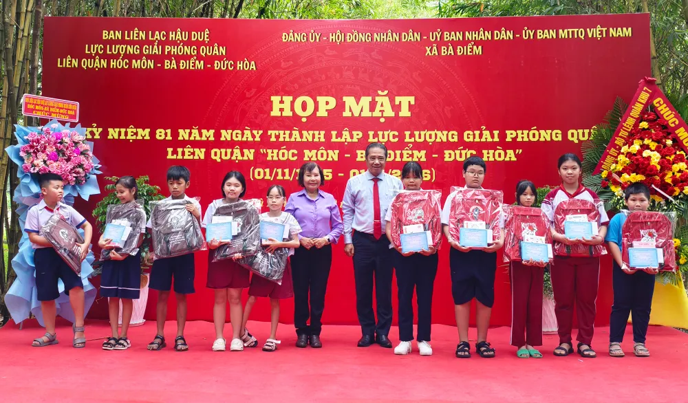 hop-mat-ky-niem-81-nam-giai-phong-quan-lien-quan-0.jpg