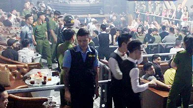 Công an tiến hành kiểm tra quán Nhà hàng Bia vào ngày 14-1 và phát hiện nhiều đối tượng sử dụng ma túy