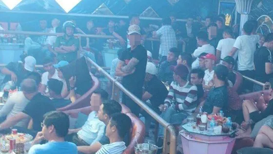 Quán bar Làn Sóng Trẻ vào lúc đoàn vào kiểm tra