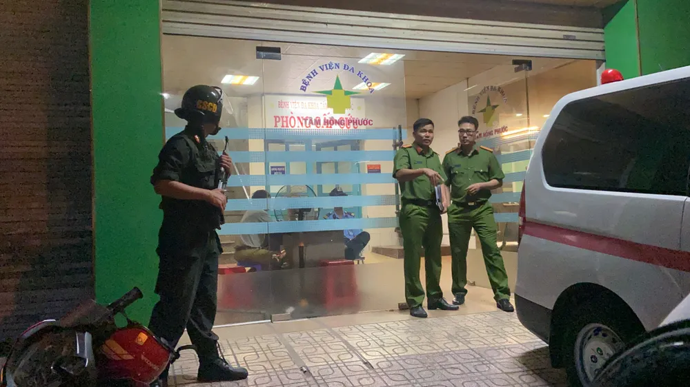 Giám đốc bệnh viện bị giang hồ khống chế đòi nợ, cả trăm cảnh sát đến hiện trường ảnh 2