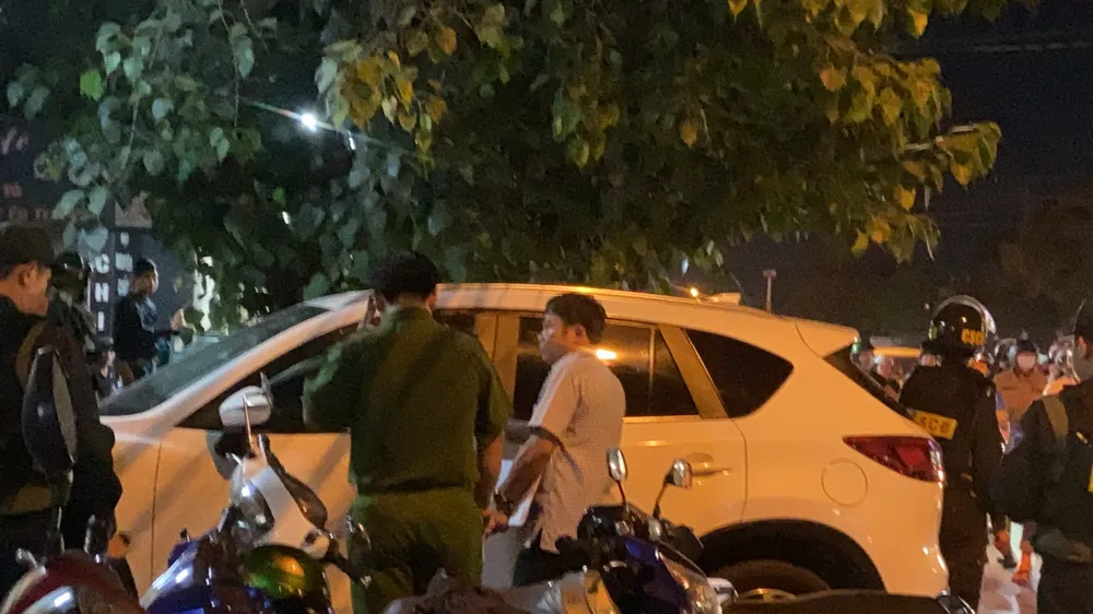 Giám đốc bệnh viện bị giang hồ khống chế đòi nợ, cả trăm cảnh sát đến hiện trường ảnh 3