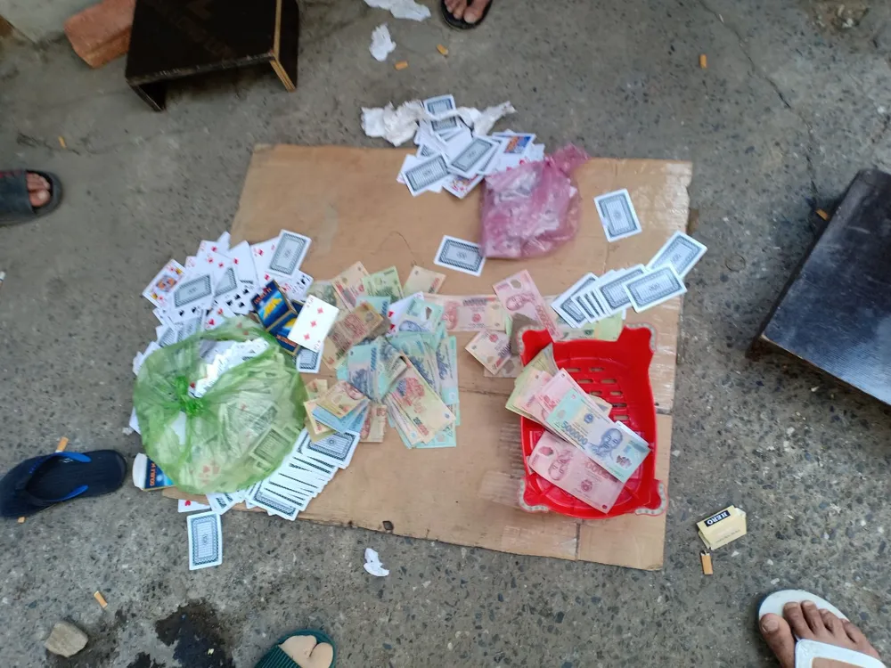 Đồng Nai: Liếp tiếp triệt phá nhiều sòng bạc lớn, thu giữ hàng trăm triệu đồng ảnh 2