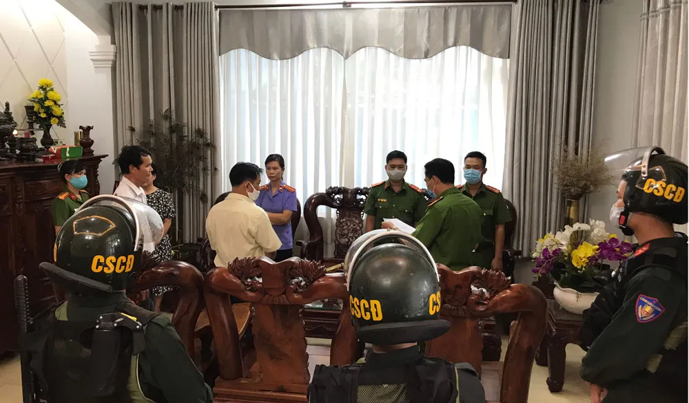 Bắt đối thêm 1 đối tượng trong đường dây buôn lậu xăng giả ảnh 2