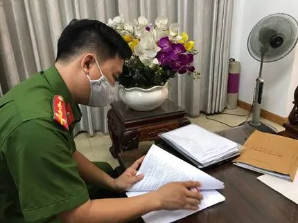 Bắt đối thêm 1 đối tượng trong đường dây buôn lậu xăng giả ảnh 1