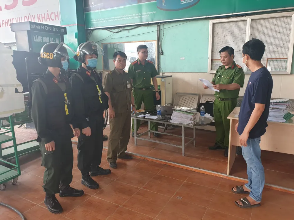  Bắt giữ thêm đối tượng buôn lậu xăng dầu giả trong chuyên án 920G  ảnh 4