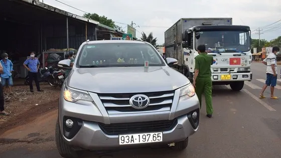 Tạm giữ hình sự 4 đối tượng manh động dùng súng bắn bị thương 3 người trên quốc lộ 13 ảnh 2