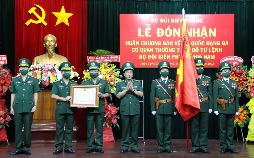 Bộ đội Biên phòng phía Nam đón nhận Huân chương Bảo vệ Tổ quốc hạng Ba  ảnh 2