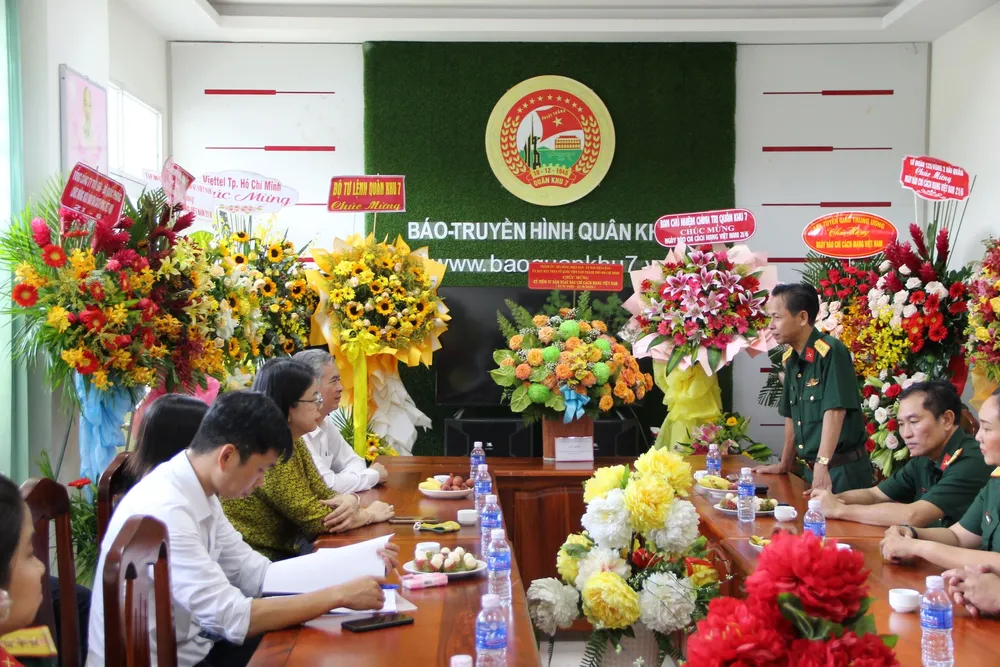 Lãnh đạo TPHCM thăm, chúc mừng các cơ quan báo chí ảnh 10