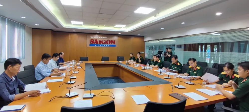 Báo Sài Gòn Giải Phóng cùng Cục Chính trị Quân khu 7 cụ thể hóa chương trình phối hợp tuyên truyền ảnh 1
