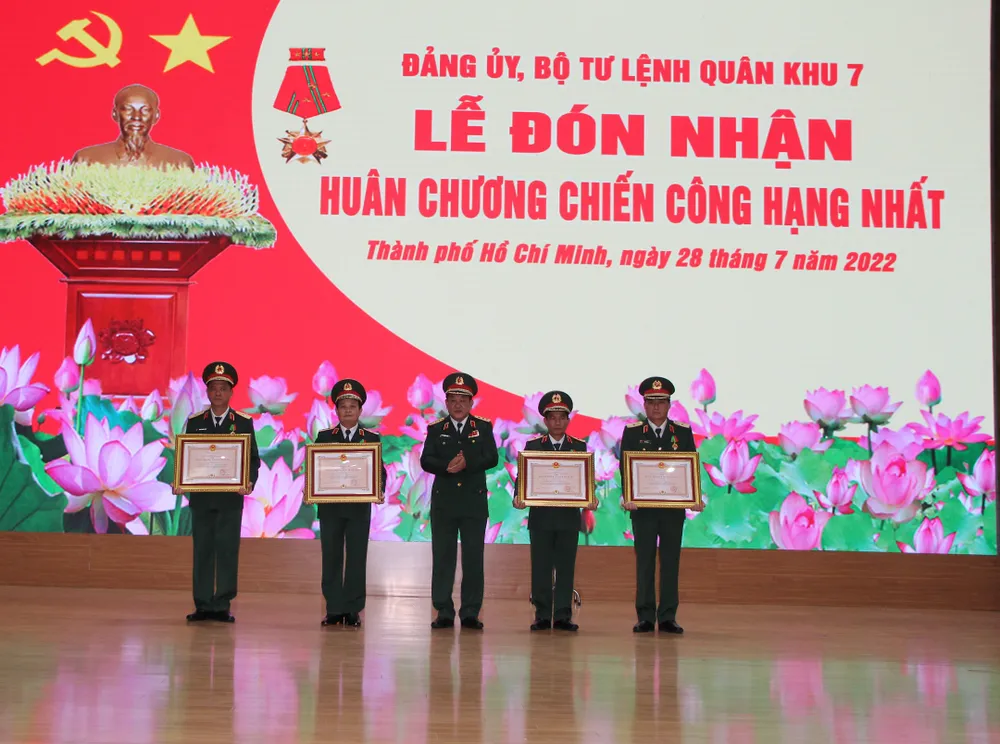 Lực lượng vũ trang Quân khu 7 đón nhận Huân chương Chiến công hạng Nhất ảnh 2