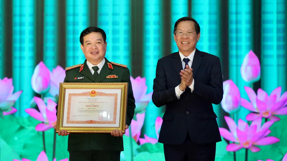 Bộ Tư lệnh TPHCM họp mặt kỷ niệm 77 năm Ngày truyền thống lực lượng vũ trang TPHCM ảnh 2