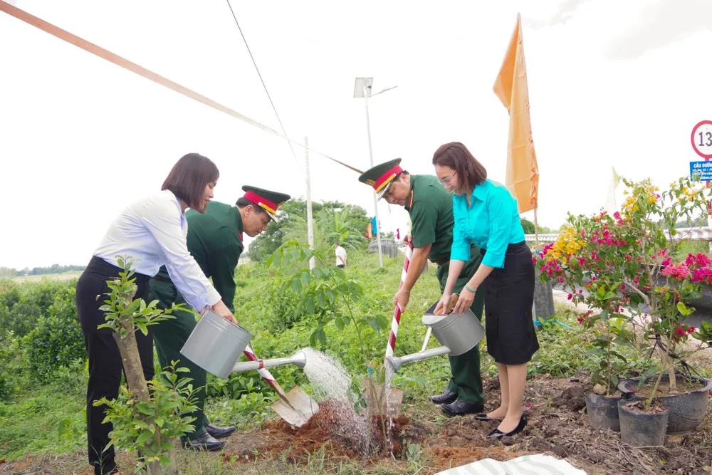 Long An khánh thành điểm dân cư liền kề Đồn, Trạm Biên phòng ảnh 2