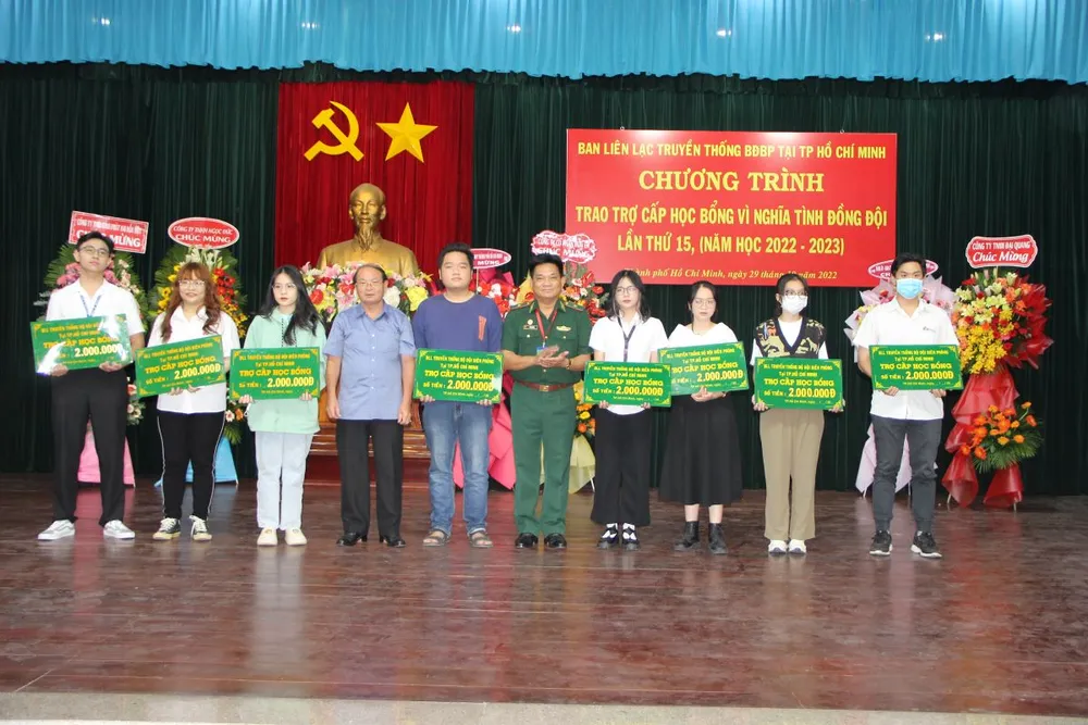 Trao hơn 1.600 suất học bổng cho con em Bộ đội Biên phòng ảnh 1