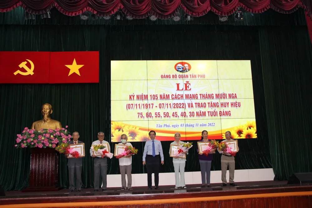 Quận Tân Phú ​kỷ niệm 105 năm Cách mạng Tháng Mười Nga ảnh 3