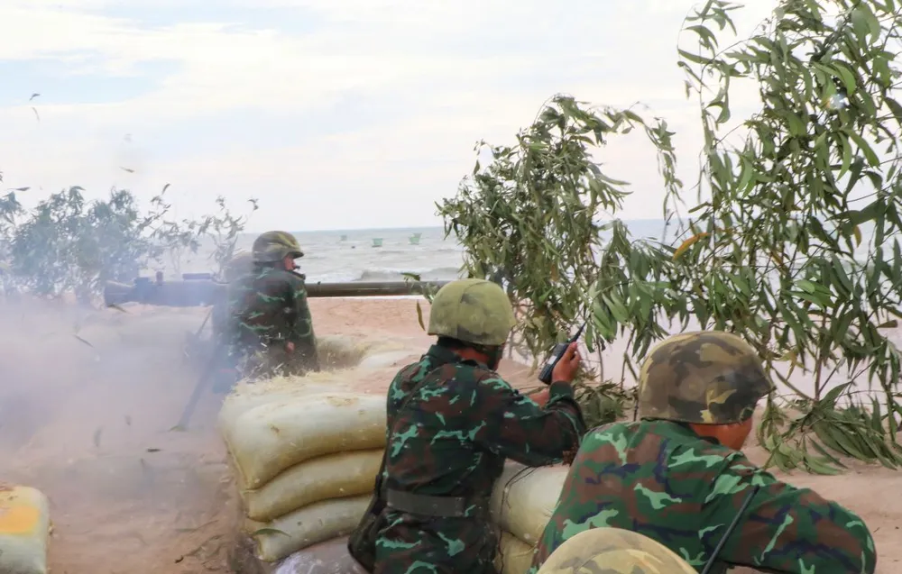 Màn bắn đạn thật, diễn tập phòng ngự bờ biển ảnh 3