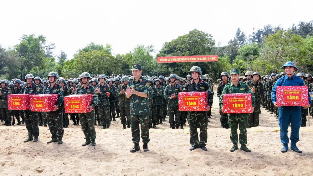 Màn bắn đạn thật, diễn tập phòng ngự bờ biển ảnh 6