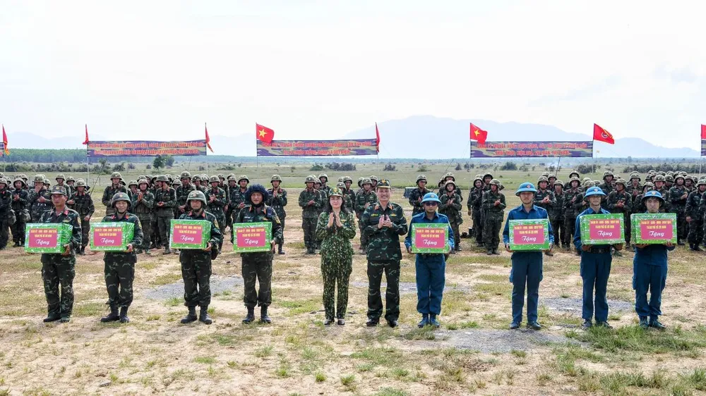 Diễn tập có bắn đạn thật cấp Tiểu đoàn ảnh 6