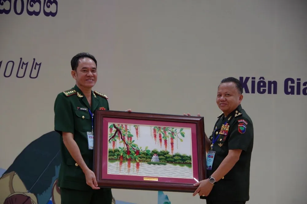 Giao lưu sĩ quan Biên phòng trẻ Việt Nam - Campuchia ảnh 3