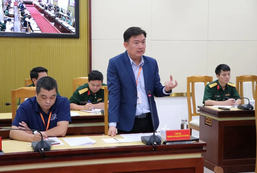 Lãnh đạo Trường HUFLIT phát biểu trình bày tại buổi làm việc. Ảnh: TRẦN YÊN Lãnh đạo Trường HUFLIT phát biểu trình bày tại buổi làm việc. Ảnh: TRẦN YÊN