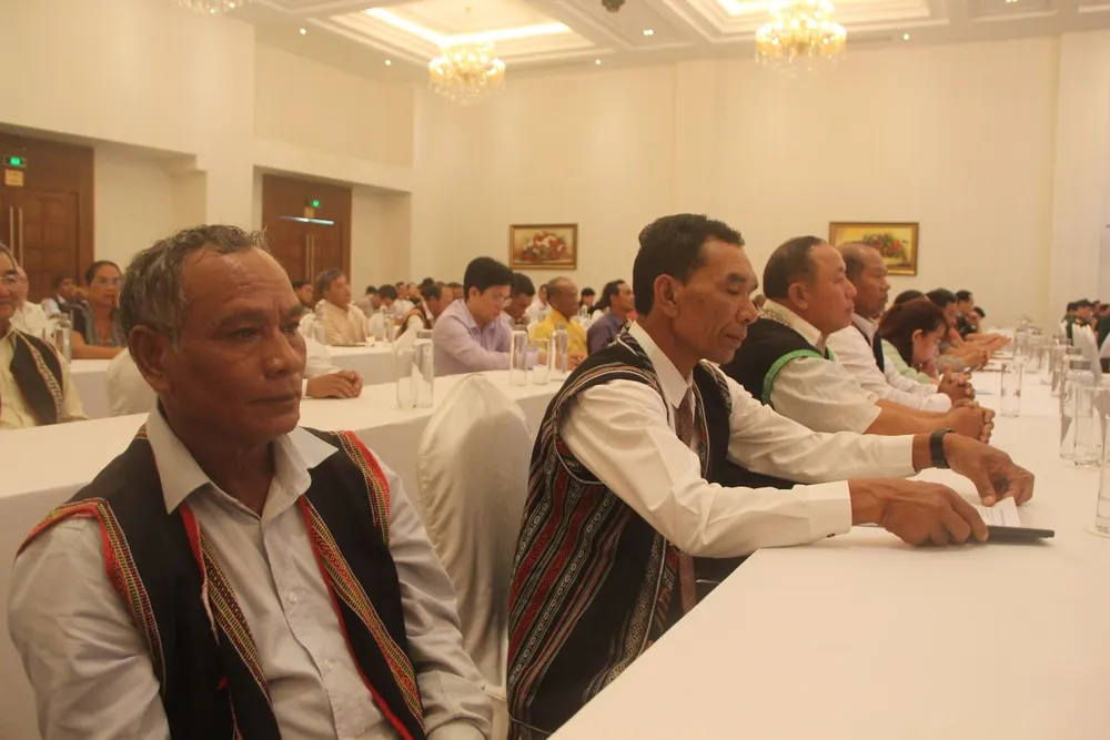 Các đại biểu dân tộc thiểu số tiêu biểu tham dự buổi gặp mặt. Ảnh: TRẦN YÊN